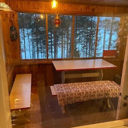 Moekki Ja Rantasauna Rauhallisessa Paikassa *